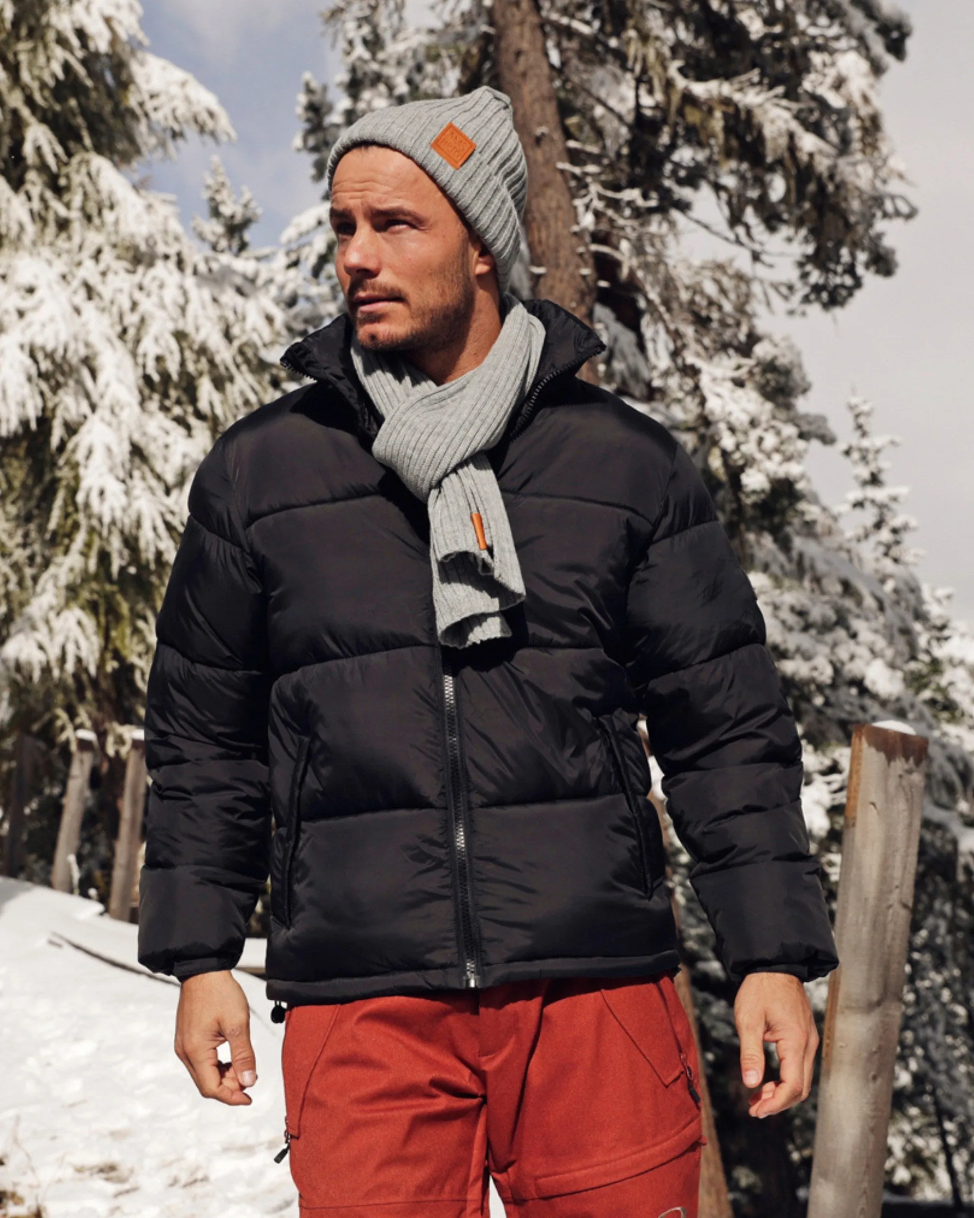 Jelle | Soft Knit Ribbed Scarf With Leather Accent