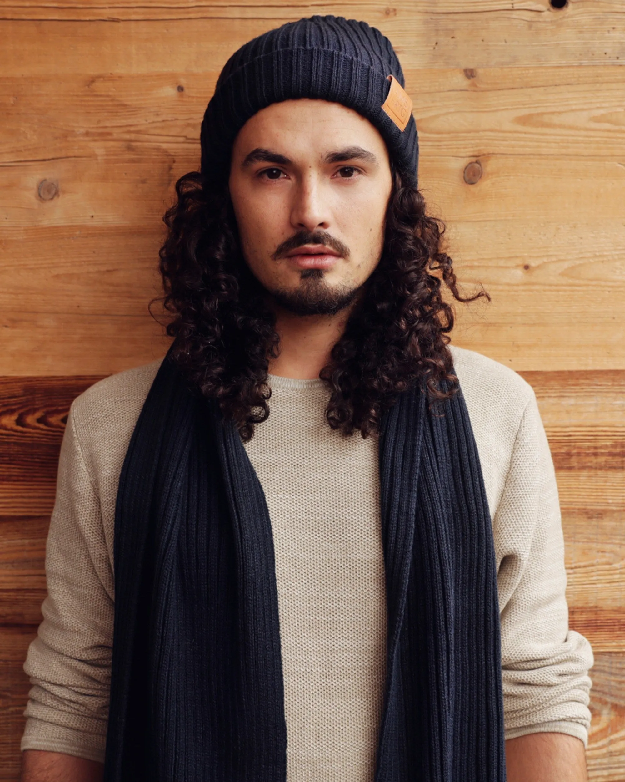 Jelle | Soft Knit Ribbed Scarf With Leather Accent