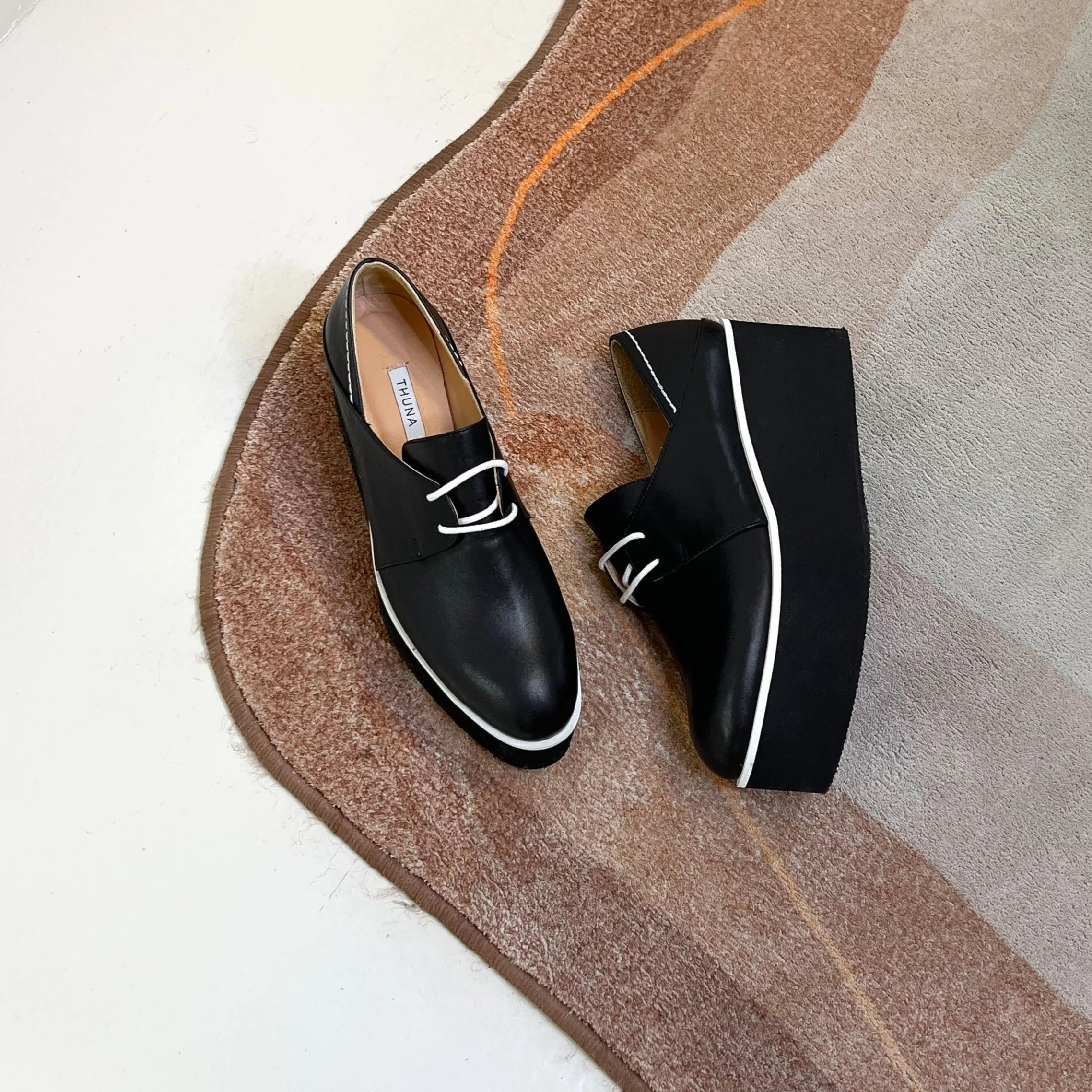Lima black platform