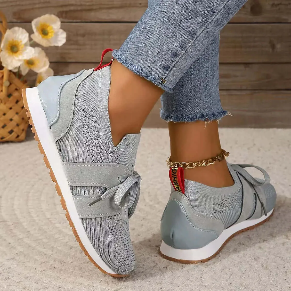 Women's Breathable Mesh Lace-Up Walking Shoes