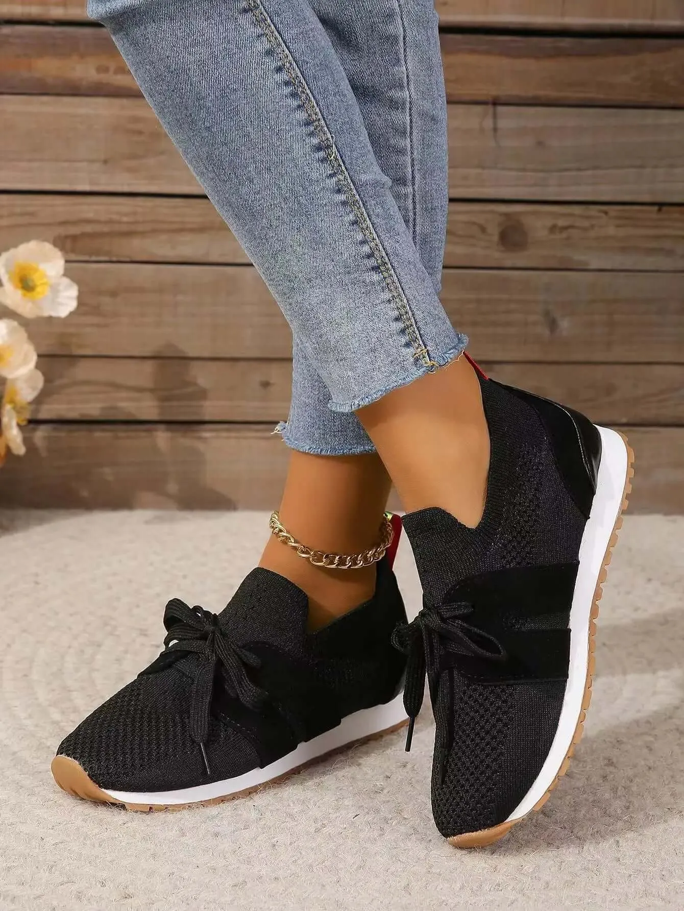 Women's Breathable Mesh Lace-Up Walking Shoes